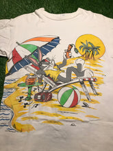 Load image into Gallery viewer, Bugs Bunny Beach Lampin L 1993

